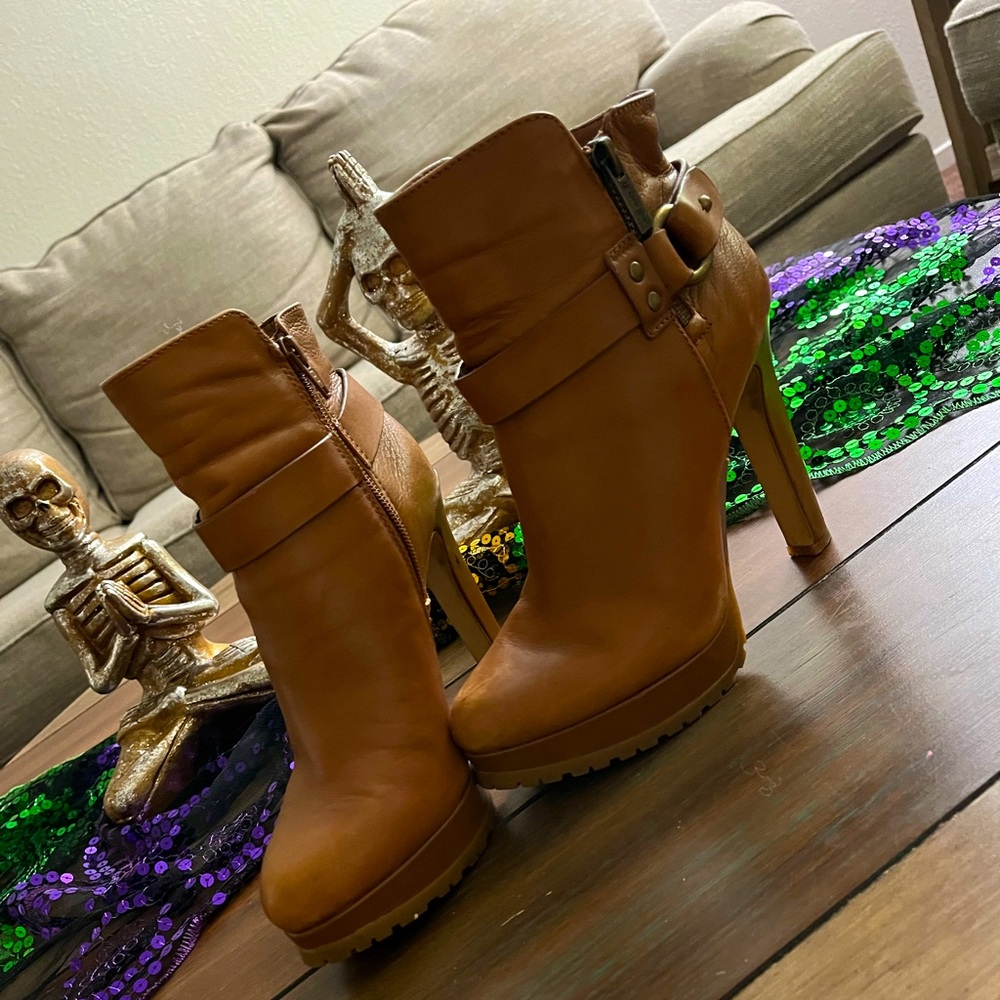 Gianni Bini heeled booties